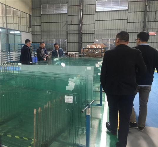 考察团参观淋浴房安全测试考察团参观工厂陶瓷产品考察团参观浪鲸卫浴